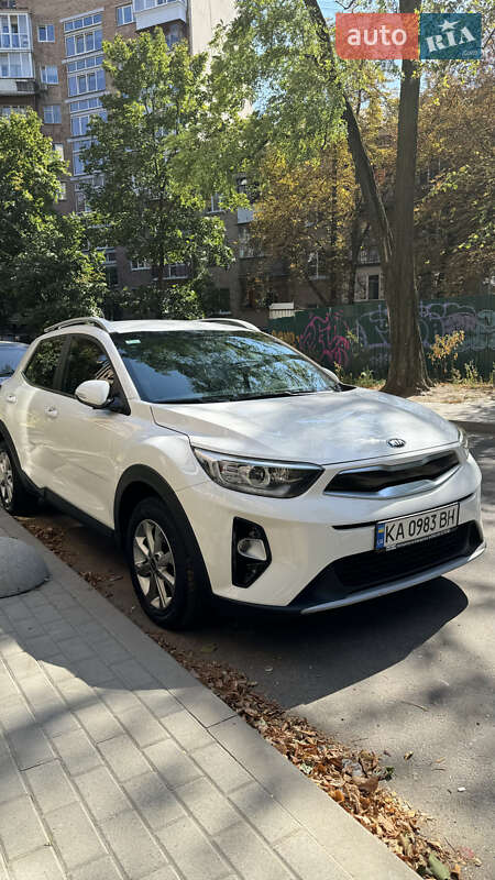 Внедорожник / Кроссовер Kia Stonic 2018 в Киеве