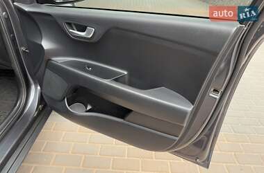 Внедорожник / Кроссовер Kia Stonic 2020 в 
