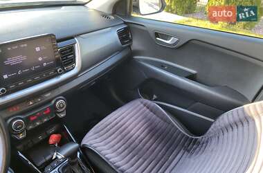 Внедорожник / Кроссовер Kia Stonic 2020 в 