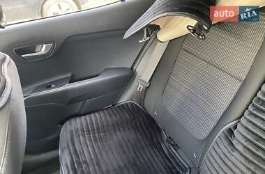 Внедорожник / Кроссовер Kia Stonic 2020 в 