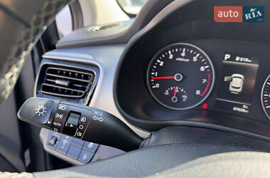 Внедорожник / Кроссовер Kia Stonic 2020 в 