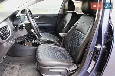 Внедорожник / Кроссовер Kia Stonic 2020 в 