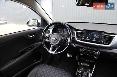 Внедорожник / Кроссовер Kia Stonic 2020 в 