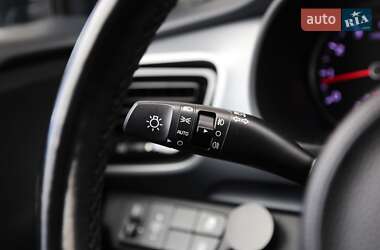 Внедорожник / Кроссовер Kia Stonic 2020 в 