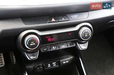 Внедорожник / Кроссовер Kia Stonic 2020 в 