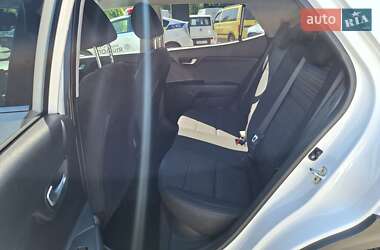 Внедорожник / Кроссовер Kia Stonic 2020 в 