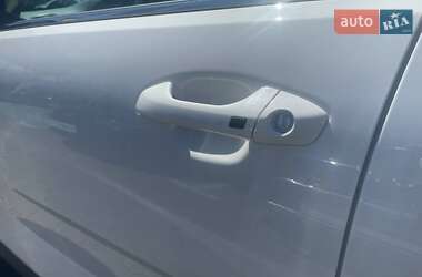 Внедорожник / Кроссовер Kia Stonic 2020 в 