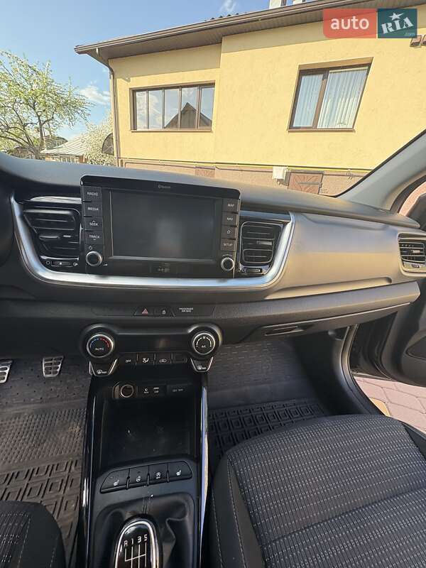 Внедорожник / Кроссовер Kia Stonic 2018 в Львове