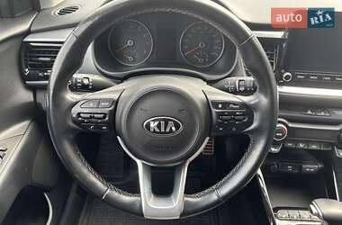 Внедорожник / Кроссовер Kia Stonic 2020 в 