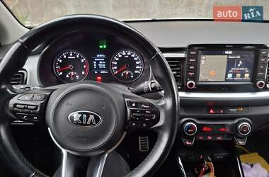 Внедорожник / Кроссовер Kia Stonic 2018 в 