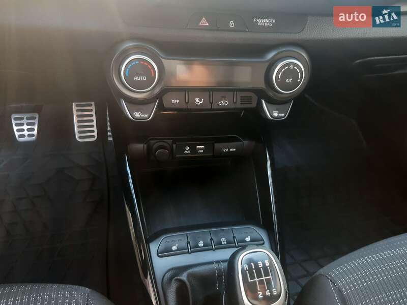 Позашляховик / Кросовер Kia Stonic 2017 в Львові