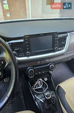 Внедорожник / Кроссовер Kia Stonic 2018 в 