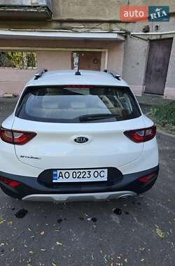 Внедорожник / Кроссовер Kia Stonic 2018 в 