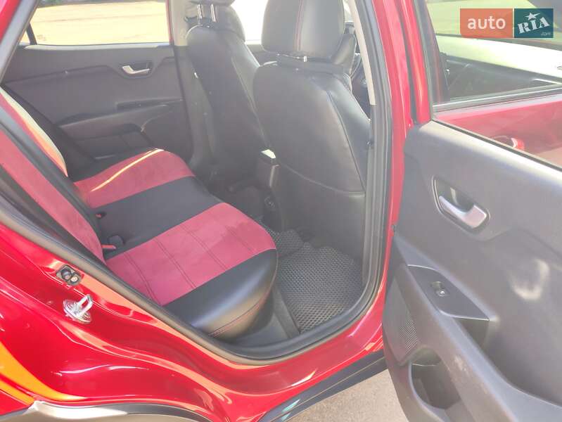 Внедорожник / Кроссовер Kia Stonic 2018 в Харькове