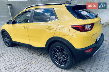 Позашляховик / Кросовер Kia Stonic 2017 в  фото 9 Позашляховик / Кросовер Kia Stonic 2017 в