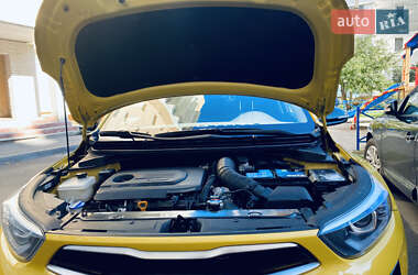 Позашляховик / Кросовер Kia Stonic 2017 в  фото 2 Позашляховик / Кросовер Kia Stonic 2017 в