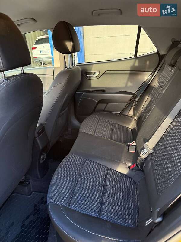 Позашляховик / Кросовер Kia Stonic 2020 в Києві