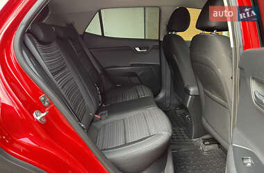 Внедорожник / Кроссовер Kia Stonic 2019 в 