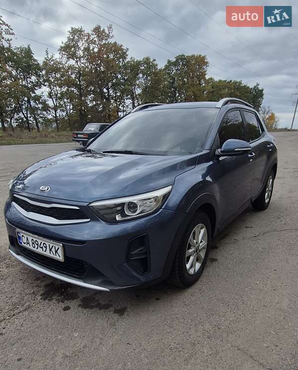 Внедорожник / Кроссовер Kia Stonic 2017 в Киеве