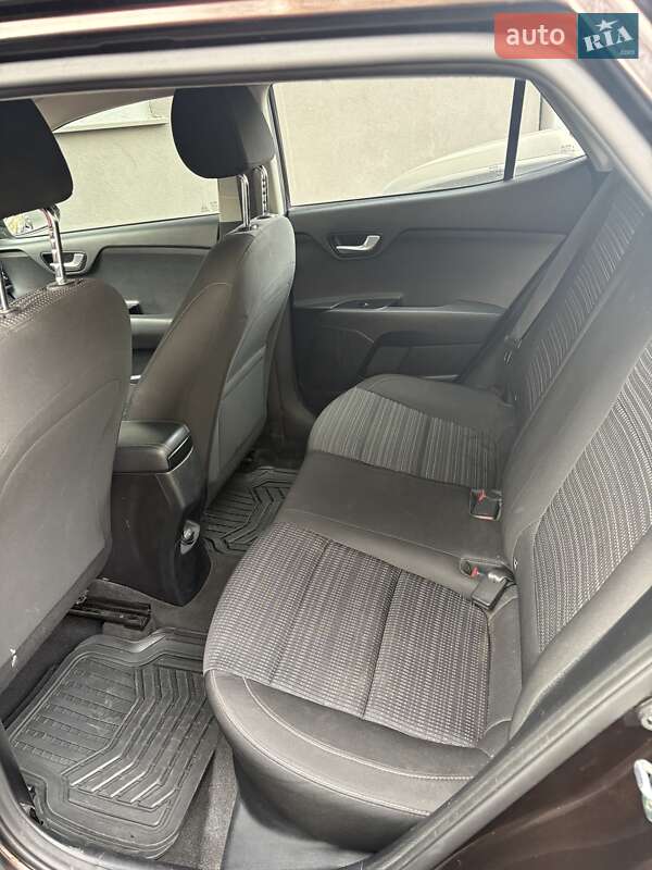 Внедорожник / Кроссовер Kia Stonic 2019 в Киеве