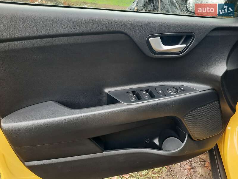 Внедорожник / Кроссовер Kia Stonic 2018 в Черкассах