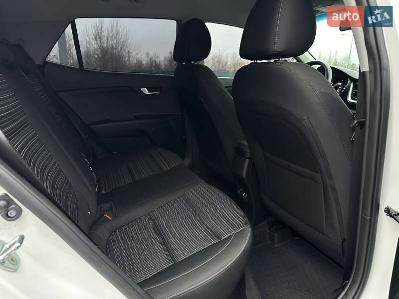 Внедорожник / Кроссовер Kia Stonic 2021 в Киеве