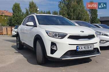 Внедорожник / Кроссовер Kia Stonic 2018 в Киеве