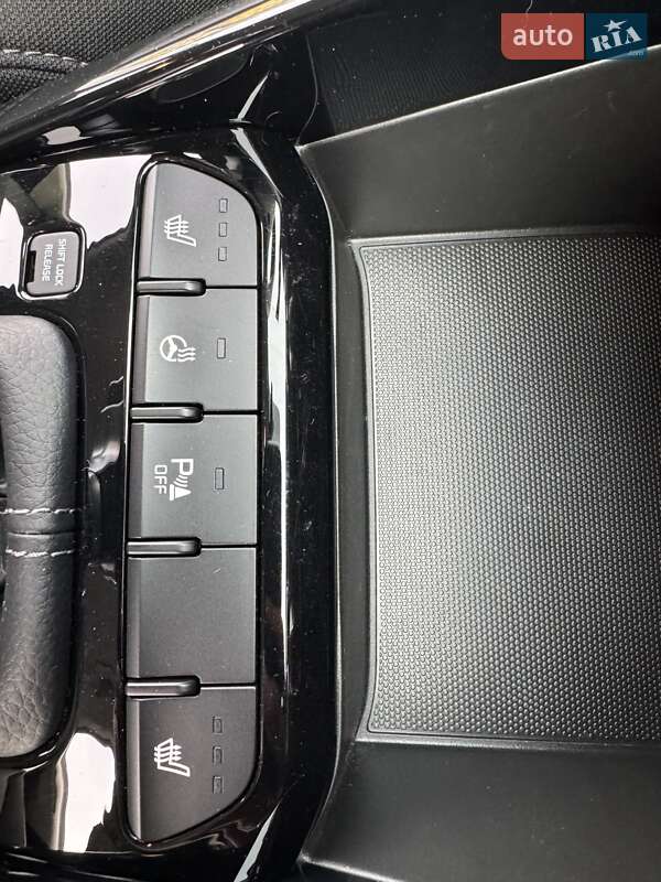 Позашляховик / Кросовер Kia Stonic 2022 в Києві