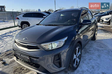 Внедорожник / Кроссовер Kia Stonic 2017 в Киеве