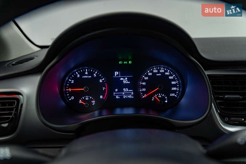 Внедорожник / Кроссовер Kia Stonic 2019 в Киеве