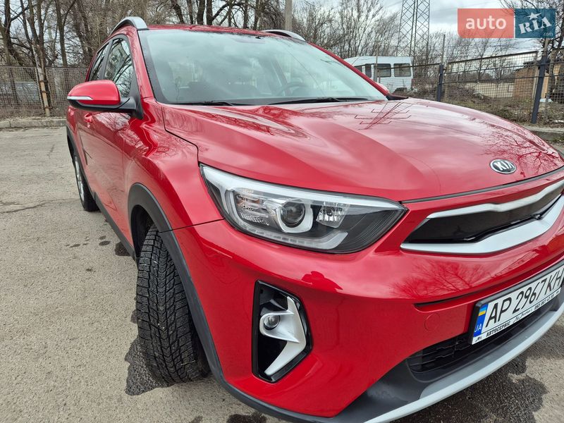 Внедорожник / Кроссовер Kia Stonic 2020 в Запорожье