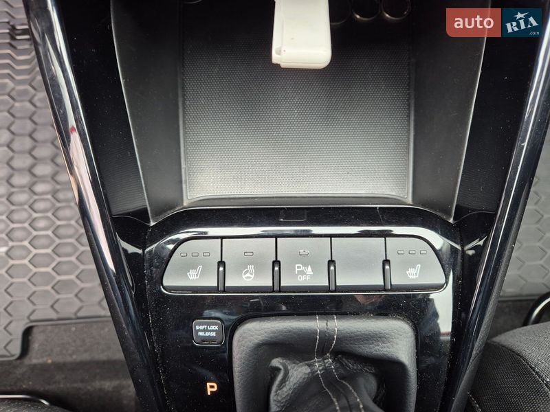 Внедорожник / Кроссовер Kia Stonic 2020 в Запорожье