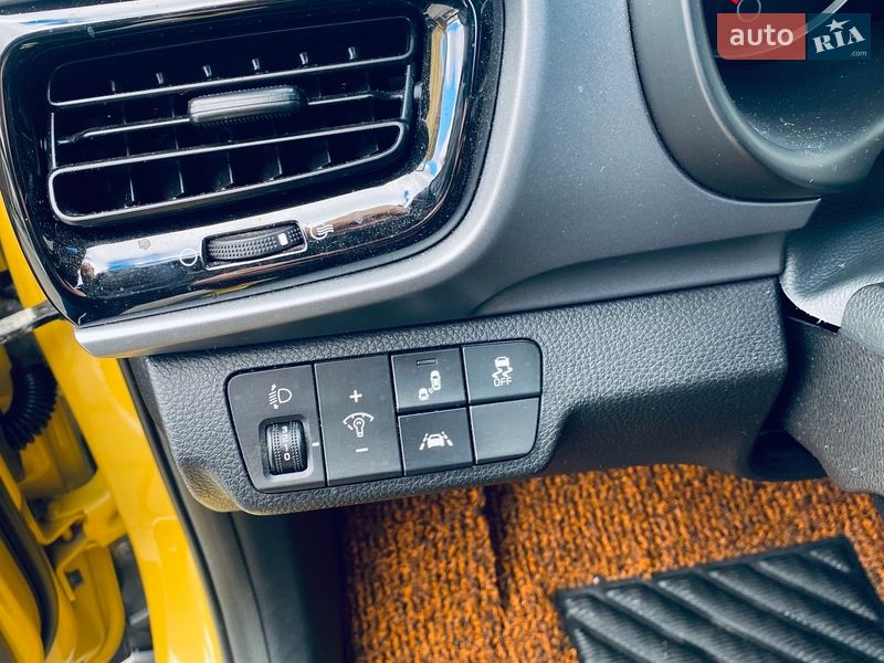 Внедорожник / Кроссовер Kia Stonic 2017 в Виннице