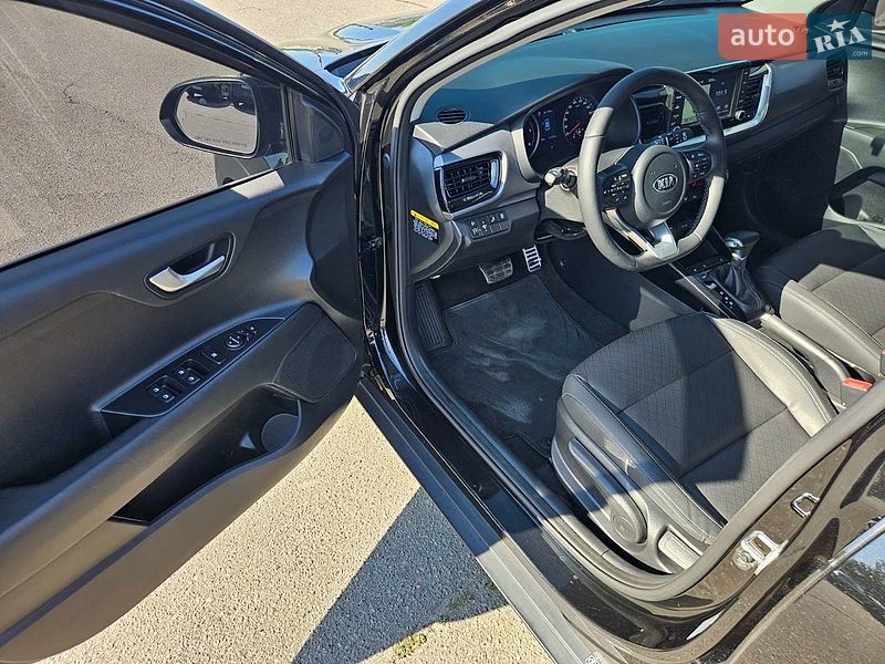 Внедорожник / Кроссовер Kia Stonic 2017 в Днепре фото 22 Внедорожник / Кроссовер Kia Stonic 2017 в Днепре