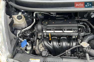 Микровэн Kia Venga 2009 в 