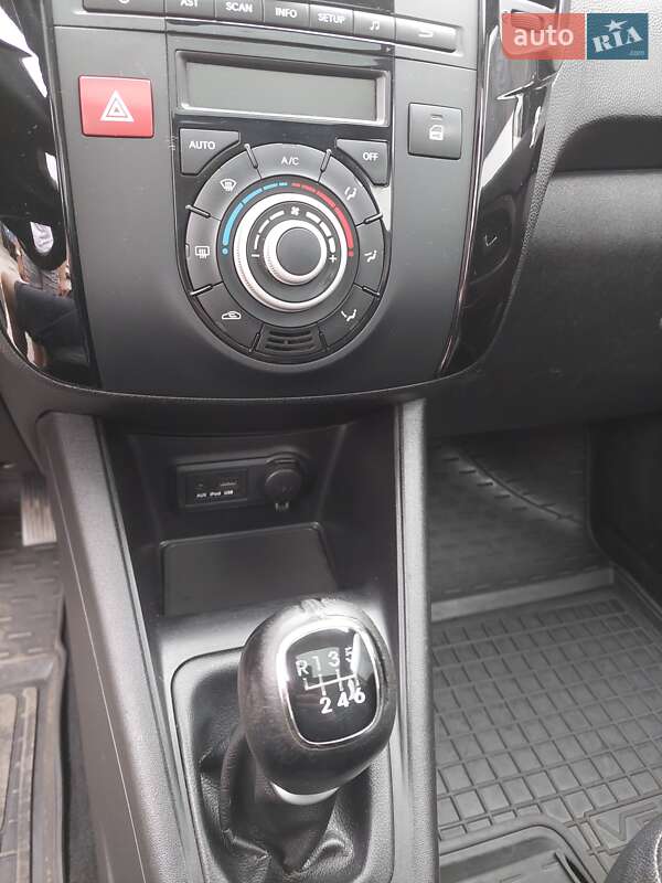 Микровэн Kia Venga 2010 в Сумах