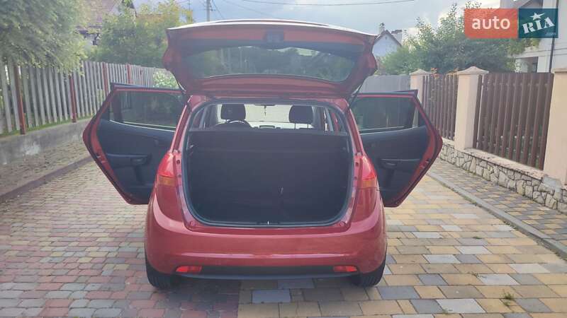 Мікровен Kia Venga 2011 в Львові