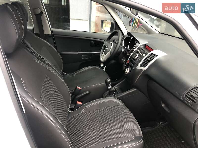 Микровэн Kia Venga 2012 в Львове