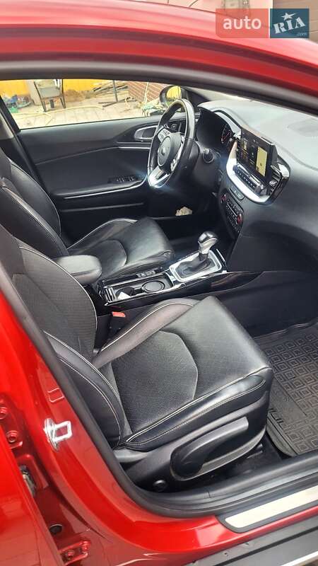 Хэтчбек Kia XCeed 2020 в Раздельной