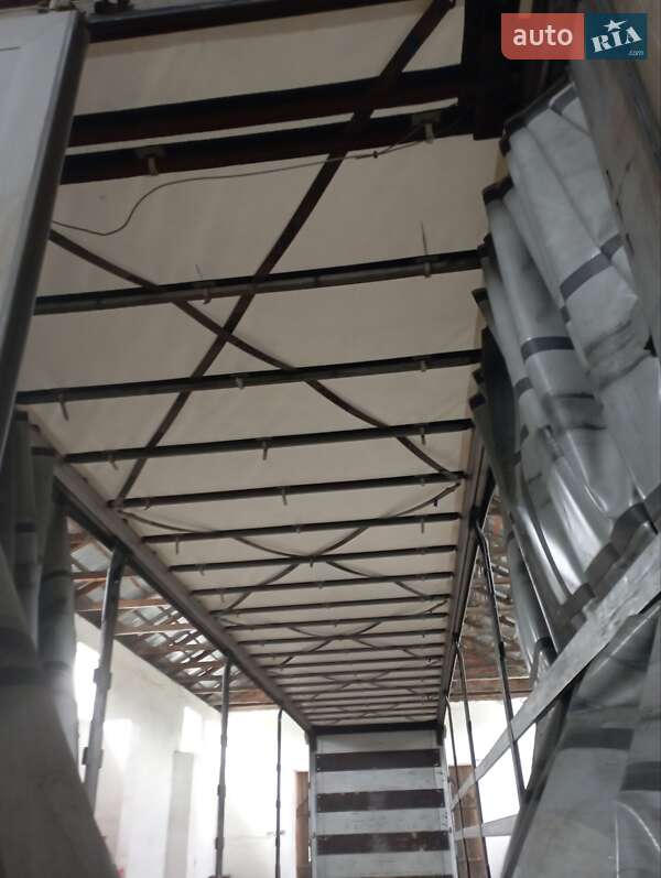 Тентований борт (штора) - напівпричіп Kogel SAF 2011 в Чорткові