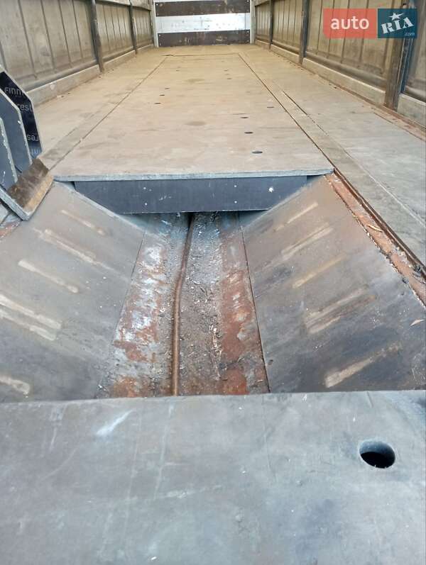 Тентований борт (штора) - напівпричіп Kogel SAF 2011 в Чорткові