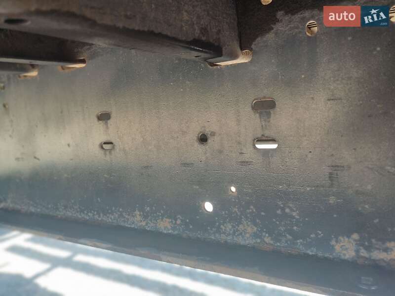 Тентованный борт (штора) - полуприцеп Kogel SN 24 2009 в Кременце