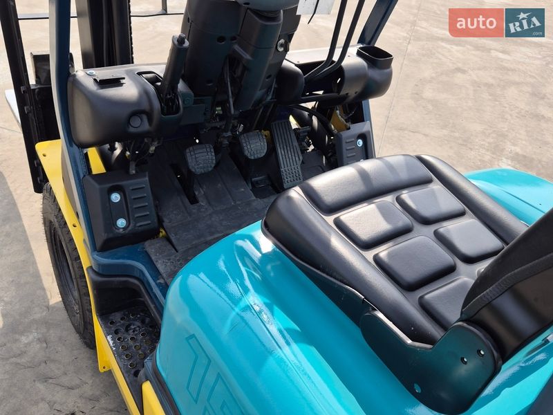 Вилочний навантажувач Komatsu FG 2000 в Пустомитах