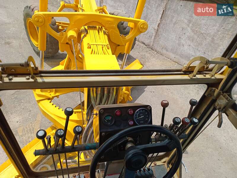 Автогрейдер Komatsu GD 2007 в Кривом Роге