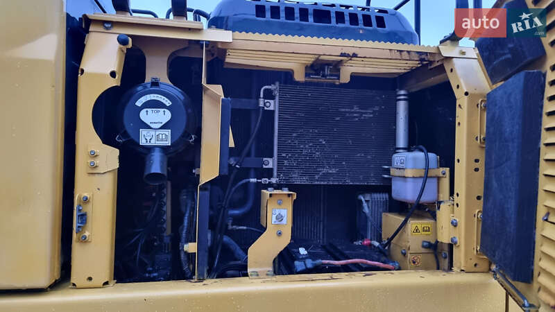 Гусеничный экскаватор Komatsu NLC 2014 в Одессе