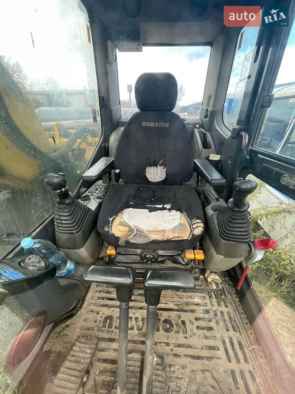 Гусеничный экскаватор Komatsu PC 210 2007 в Макарове