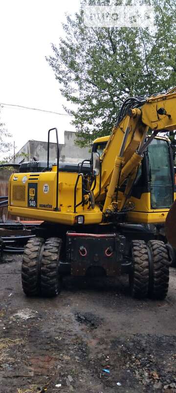 Колесный экскаватор Komatsu PW140 2010 в Львове