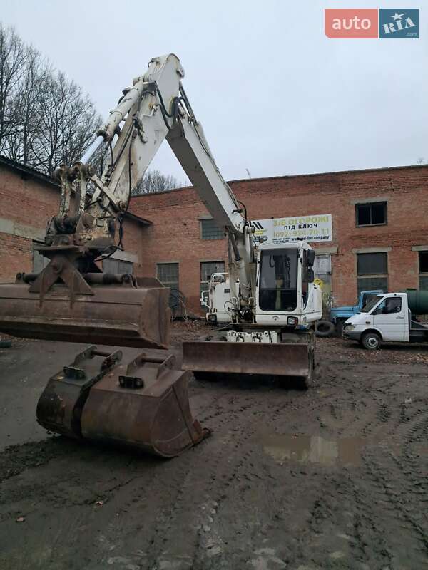 Колесный экскаватор Komatsu PW 2010 в Виннице