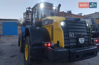 Фронтальні навантажувачі Komatsu WA 2016 в Ромнах