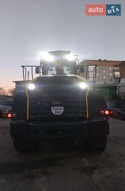 Фронтальні навантажувачі Komatsu WA 2016 в Ромнах